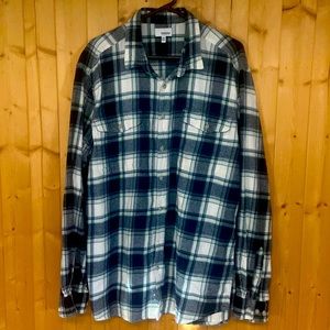 Blue teal and whit plaid button up